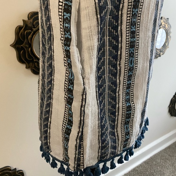 JADE linen off the shoulder dress. - Picture 2 of 3